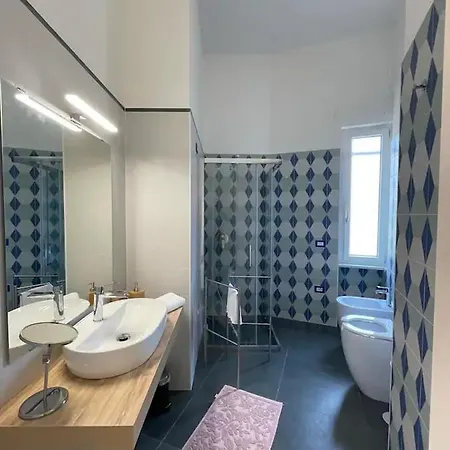 B&B Un Passo Dal Treno Piazza Vittorio Veneto 36-Salerno Station Exterior photo