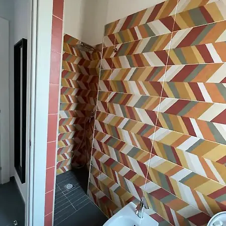 B&B Un Passo Dal Treno Piazza Vittorio Veneto 36-Salerno Station Exterior photo
