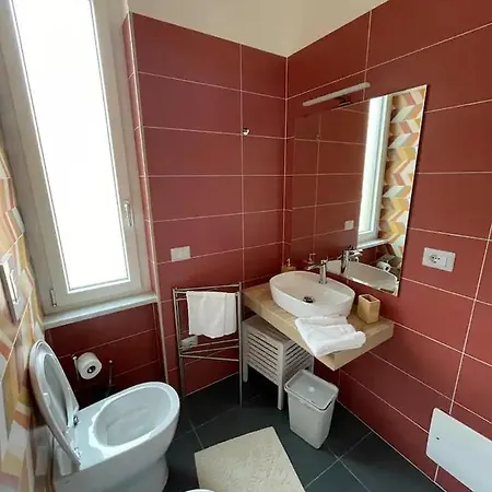 B&B Un Passo Dal Treno Piazza Vittorio Veneto 36-Salerno Station Exterior photo