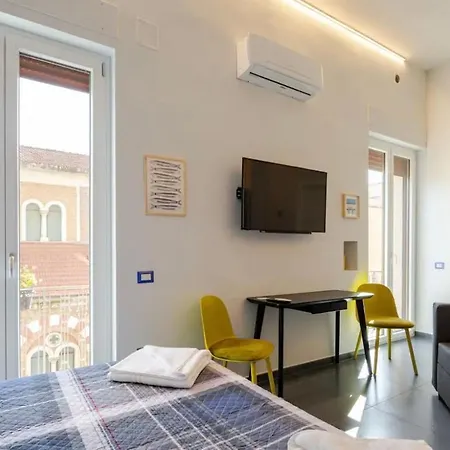 B&B Un Passo Dal Treno Piazza Vittorio Veneto 36-Salerno Station Exterior photo